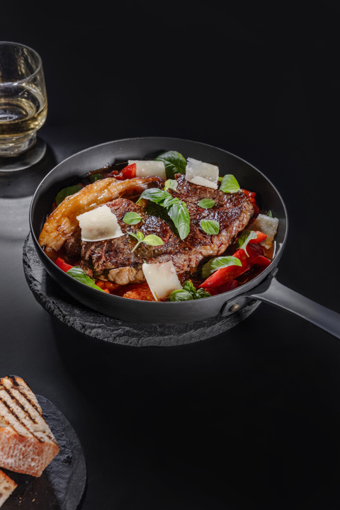 Atria_Yhden_pannun_pizzaiola_marmoriulkofileesta-1.jpg